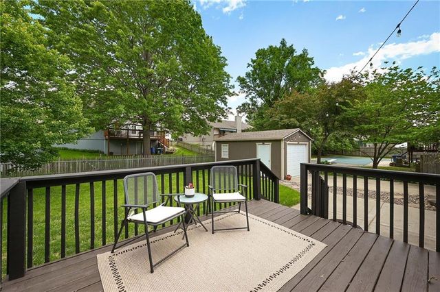 905 Oak Ridge, Kearney, MO 64060