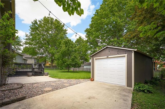 905 Oak Ridge, Kearney, MO 64060