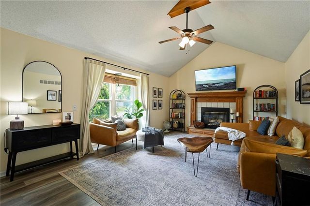 905 Oak Ridge, Kearney, MO 64060
