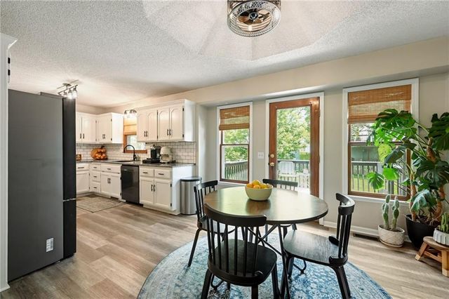 905 Oak Ridge, Kearney, MO 64060