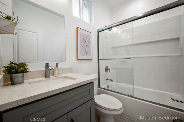 1411 W 7th Street, Santa Ana, CA 92703