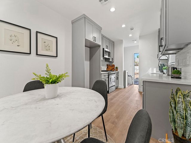 1411 W 7th Street, Santa Ana, CA 92703