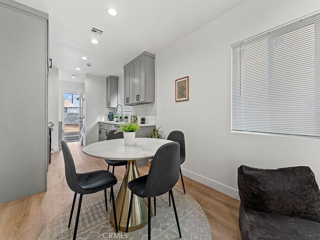 1411 W 7th Street, Santa Ana, CA 92703