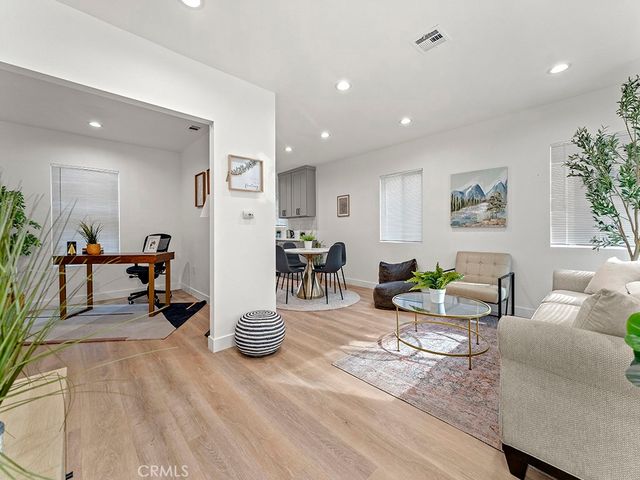 1411 W 7th Street, Santa Ana, CA 92703