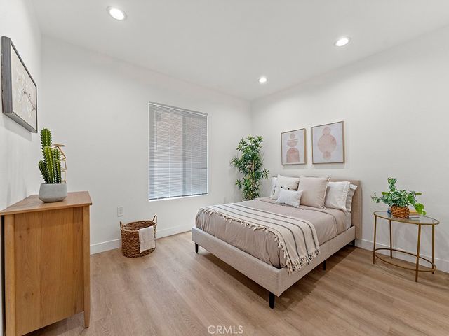 1411 W 7th Street, Santa Ana, CA 92703