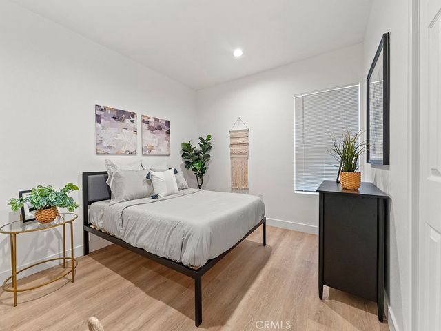 1411 W 7th Street, Santa Ana, CA 92703