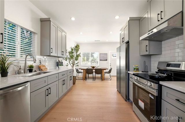 1411 W 7th Street, Santa Ana, CA 92703