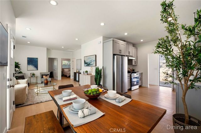 1411 W 7th Street, Santa Ana, CA 92703