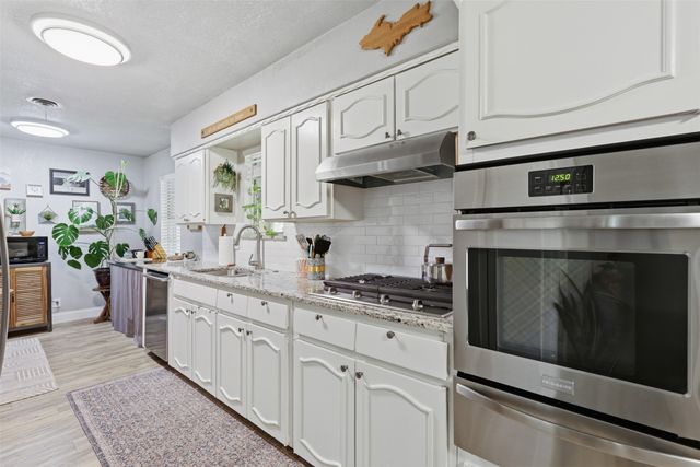 800 Belaire Drive, Burleson, TX 76028
