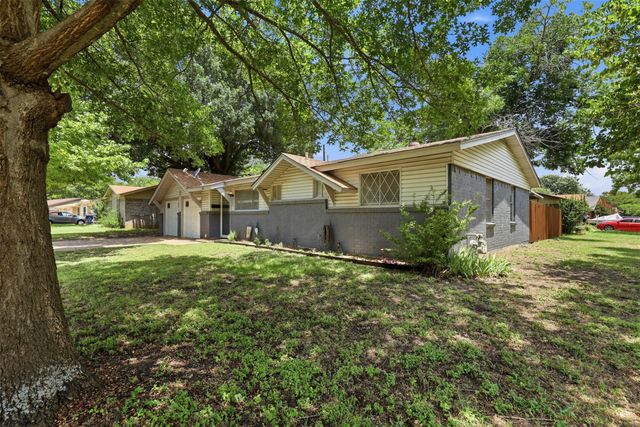 800 Belaire Drive, Burleson, TX 76028