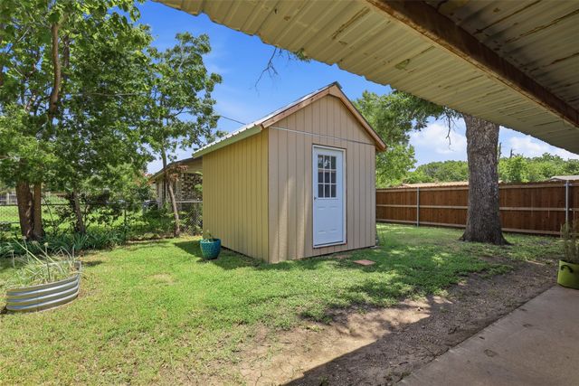 800 Belaire Drive, Burleson, TX 76028