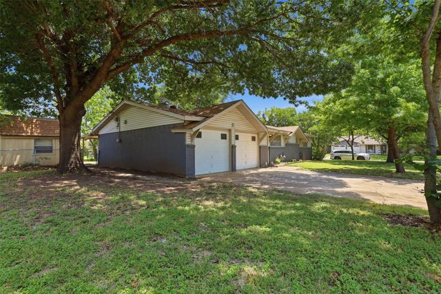 800 Belaire Drive, Burleson, TX 76028