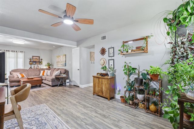 800 Belaire Drive, Burleson, TX 76028