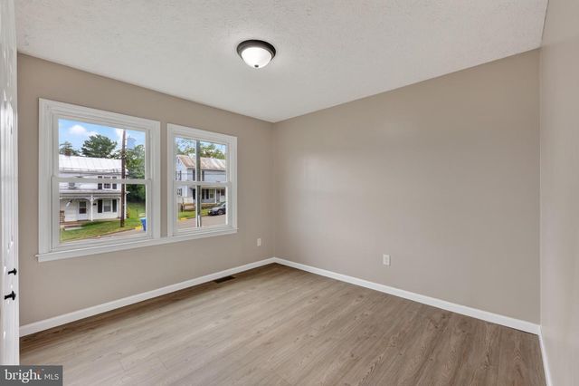 358 W SPRING ST, Woodstock, VA 22664