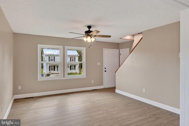 358 W SPRING ST, Woodstock, VA 22664