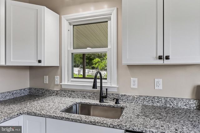 358 W SPRING ST, Woodstock, VA 22664