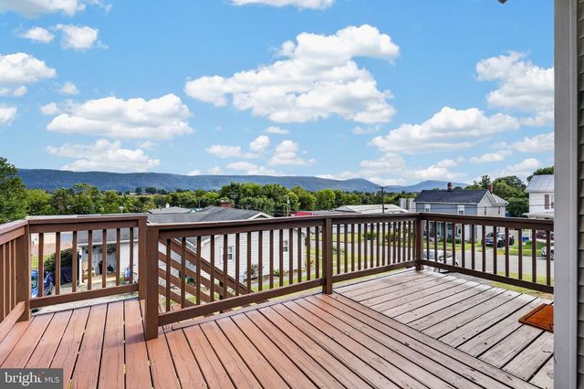 358 W SPRING ST, Woodstock, VA 22664