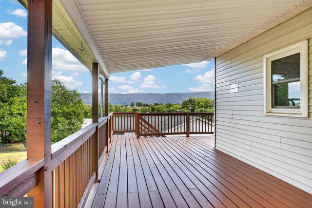 358 W SPRING ST, Woodstock, VA 22664