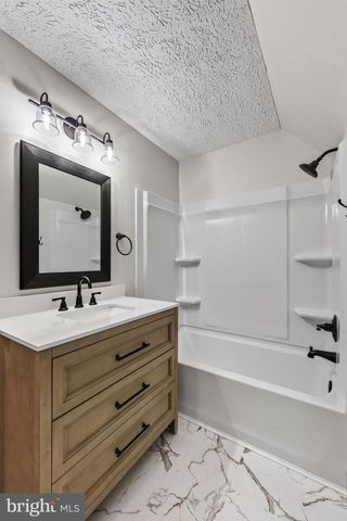 358 W SPRING ST, Woodstock, VA 22664