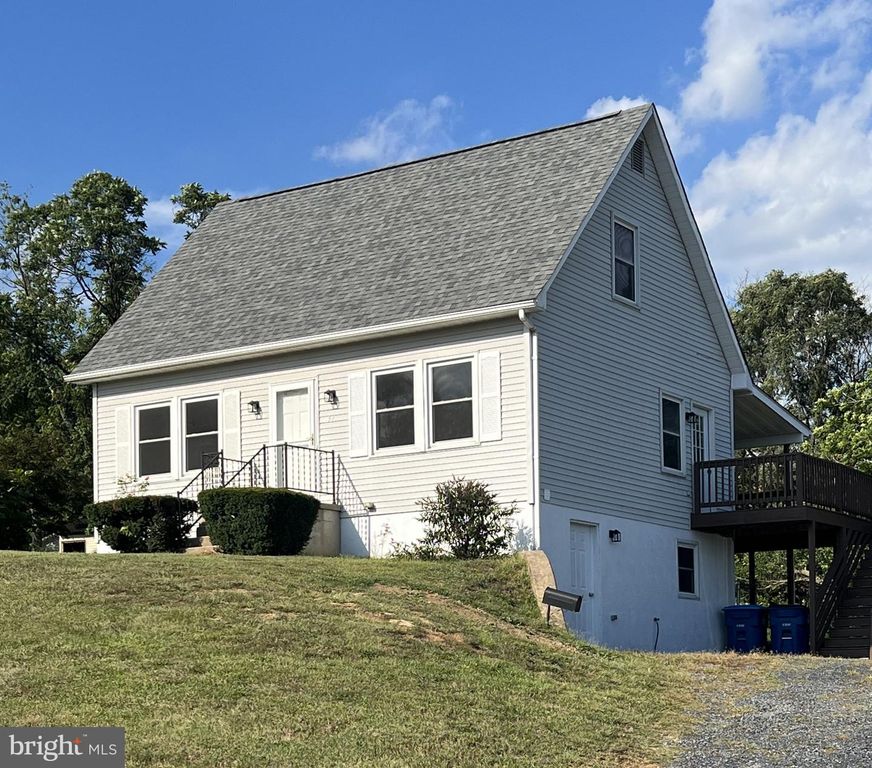 358 W SPRING ST, Woodstock, VA 22664