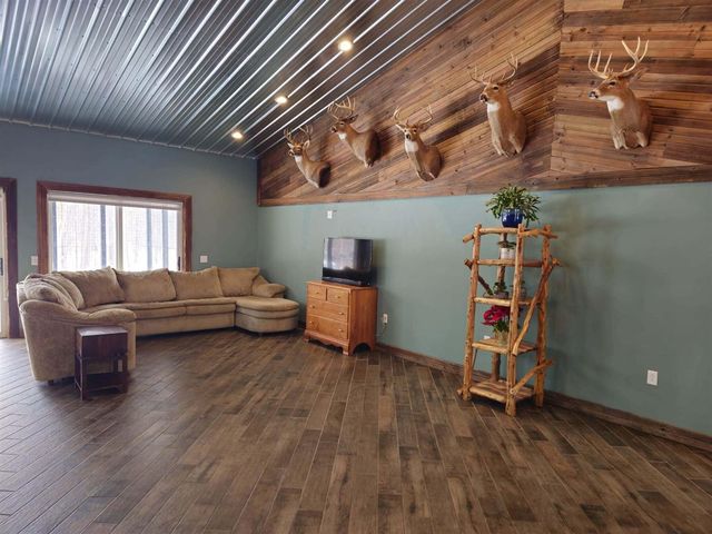 6635 E Chicago Road, Jonesville, MI 49250