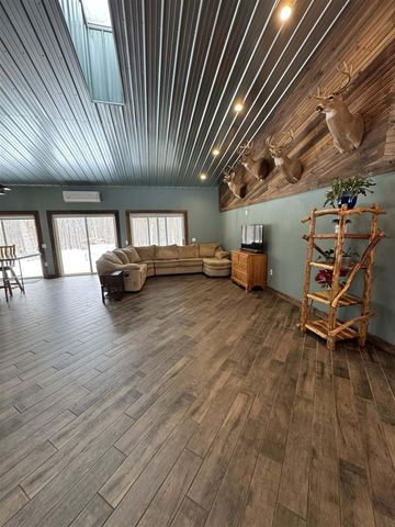 6635 E Chicago Road, Jonesville, MI 49250