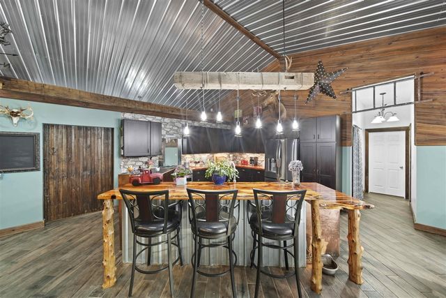 6635 E Chicago Road, Jonesville, MI 49250