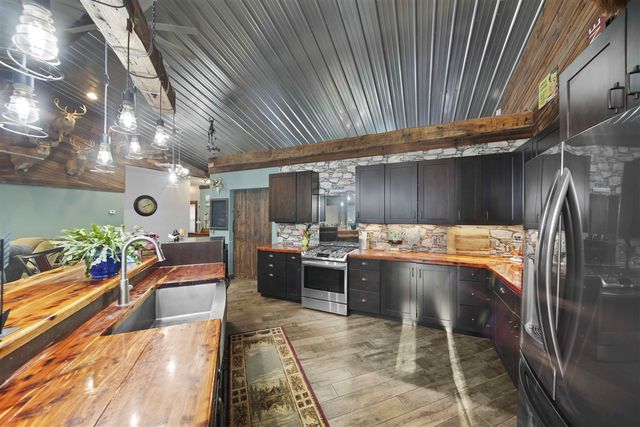 6635 E Chicago Road, Jonesville, MI 49250