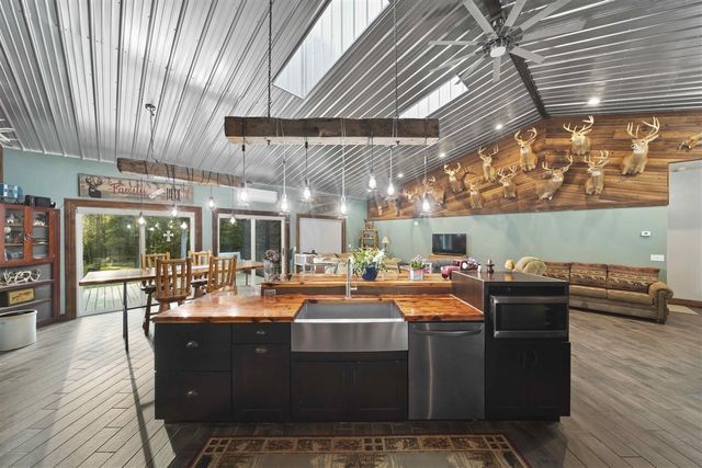 6635 E Chicago Road, Jonesville, MI 49250