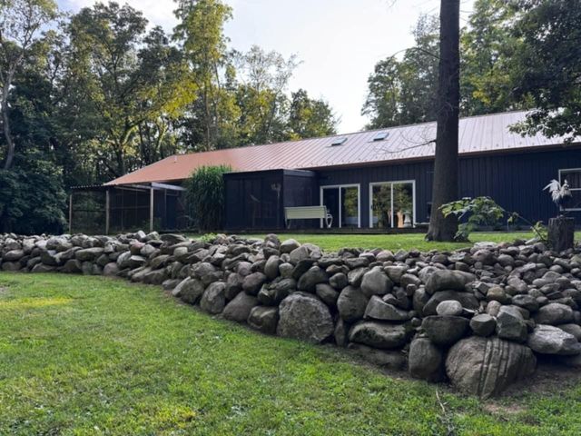 6635 E Chicago Road, Jonesville, MI 49250