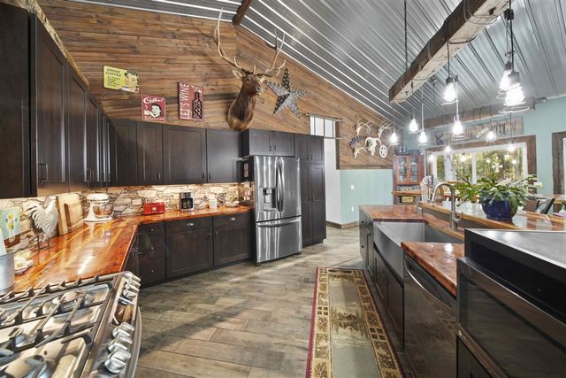 6635 E Chicago Road, Jonesville, MI 49250