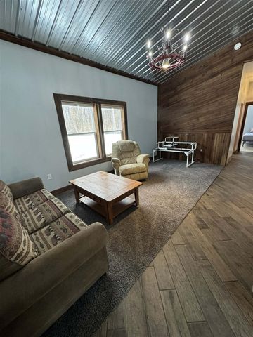 6635 E Chicago Road, Jonesville, MI 49250