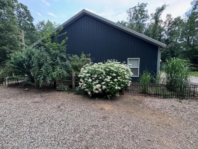 6635 E Chicago Road, Jonesville, MI 49250