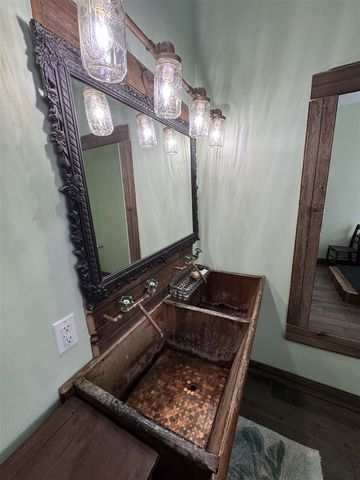 6635 E Chicago Road, Jonesville, MI 49250