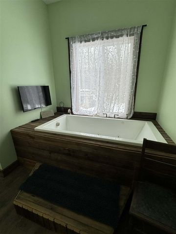 6635 E Chicago Road, Jonesville, MI 49250