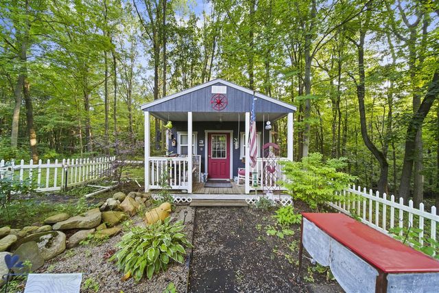 6635 E Chicago Road, Jonesville, MI 49250