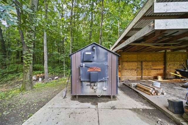 6635 E Chicago Road, Jonesville, MI 49250