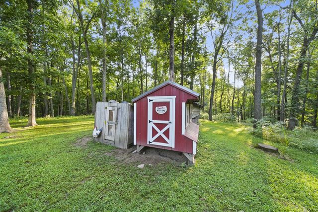 6635 E Chicago Road, Jonesville, MI 49250