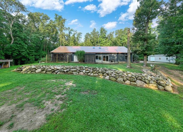 6635 E Chicago Road, Jonesville, MI 49250