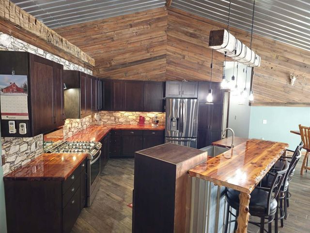 6635 E Chicago Road, Jonesville, MI 49250