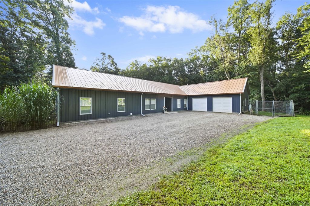 6635 E Chicago Road, Jonesville, MI 49250