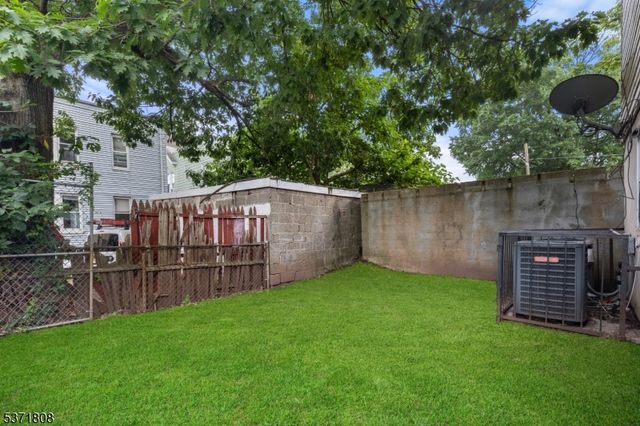 56 Willoughby St, Newark City, NJ 07112