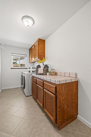 1800 Meadow Ln, Lincoln, CA 95648