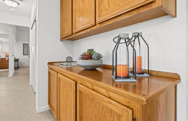 1800 Meadow Ln, Lincoln, CA 95648