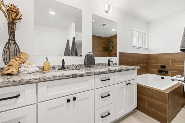 1800 Meadow Ln, Lincoln, CA 95648