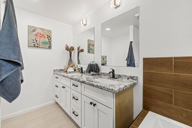 1800 Meadow Ln, Lincoln, CA 95648