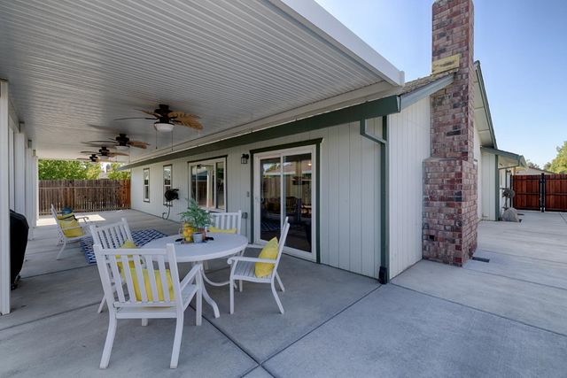 1800 Meadow Ln, Lincoln, CA 95648