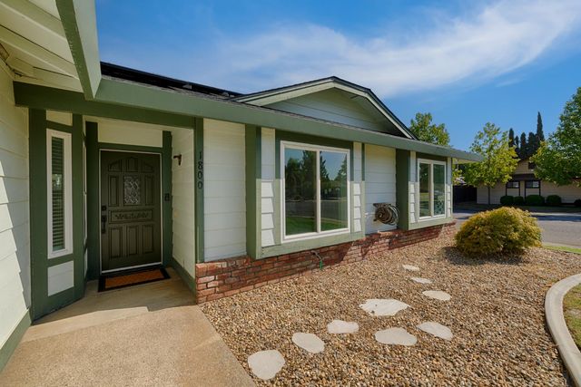 1800 Meadow Ln, Lincoln, CA 95648