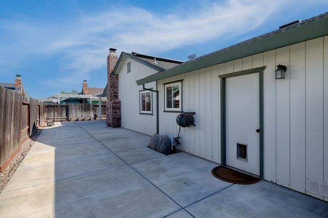 1800 Meadow Ln, Lincoln, CA 95648