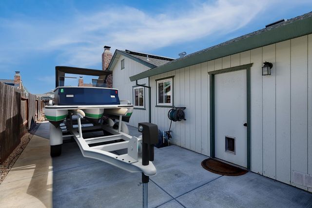 1800 Meadow Ln, Lincoln, CA 95648